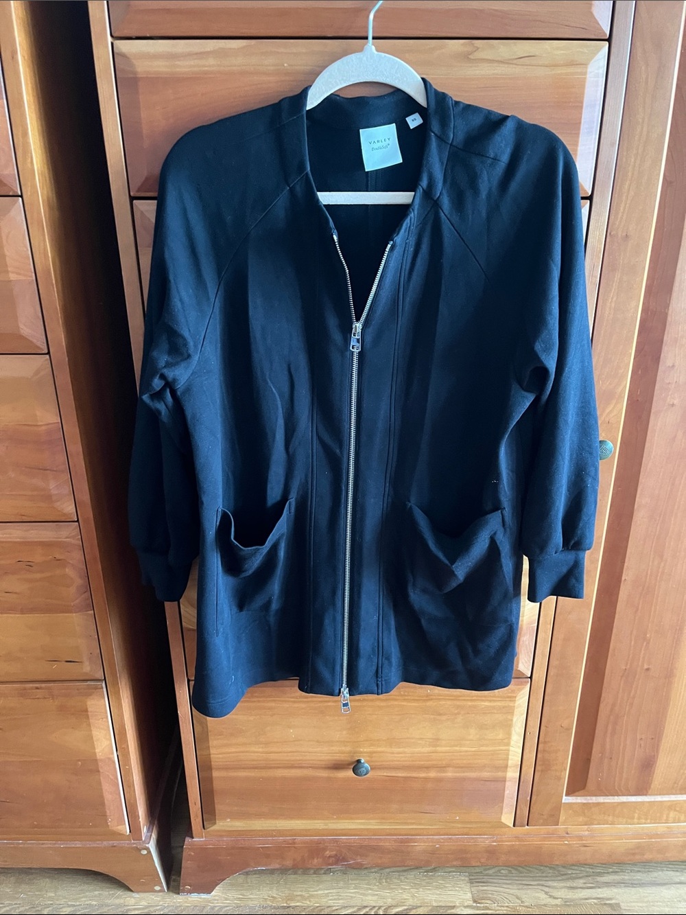 Varley Augusta zip-through oversized, longline fit with a double-ended zip. XS